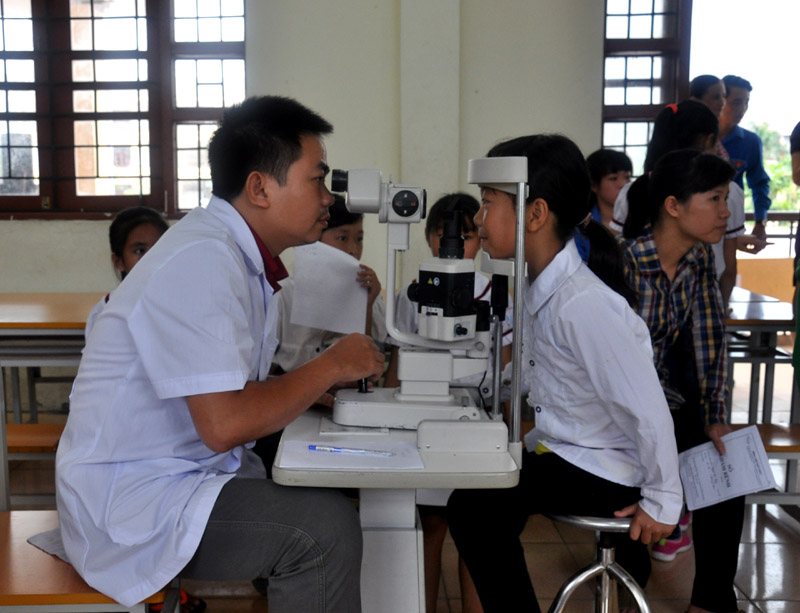 Young doctors provide eye check-ups and instruct pupils on preventing eye diseases.