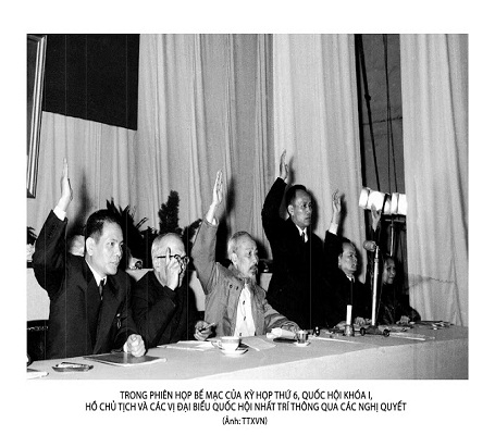 During the closing day of the 6 th session, the 1 st NA, President Ho Chi Minh and deputies agreed to adopt resolutions.