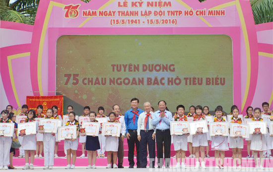 Addressing the ceremony, PCC member, Standing Deputy Secretary of Ho Chi Minh city Party Committee Tat Thanh Cang said he hoped Ho Chi Minh city’s children would unceasingly study and pursue big ambitions, taking exercise and actively helping their families and communities.