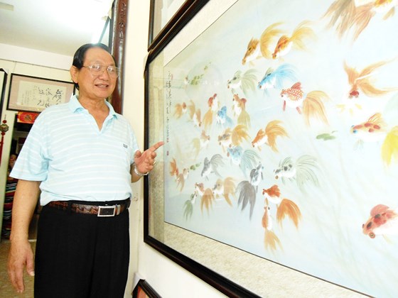 Painter Truong Han Minh, beside his paintings, is known for humanitarian activities (Photo: SGGP)