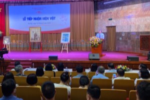 Ho Chi Minh Museum receives three paintings of President Ho Chi Minh