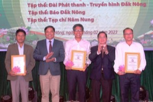 Dak Nong awards prizes for artistic works on Uncle Ho