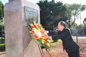 HCM City delegation offers flowers at President Ho Chi Minh’s monument in Argentina