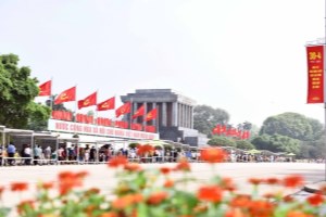 Over 52,000 people visit President Ho Chi Minh Mausoleum during three holiday days