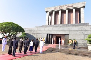 Delegation of Communist Party of Japan pays tribute to President Ho Chi Minh
