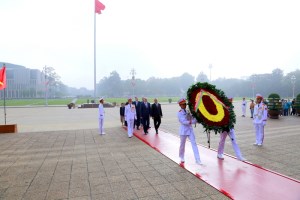 Security Council of Belarus delegation visits President Ho Chi Minh’s mausoleum