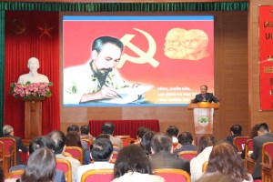 Over 7,600 officials participate in seminar on studying and following Uncle Ho