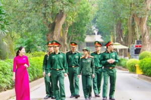 Institute 69 Youth Union visits Ho Chi Minh Relics Area at Presidential Palace