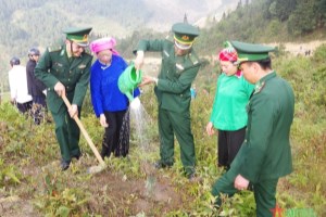 Ha Giang Border Guards plants trees to show gratitude to Uncle Ho