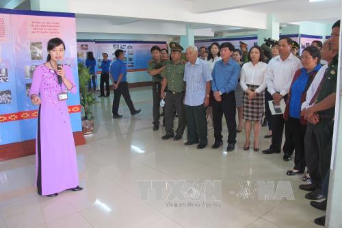 Visitors at the exhibition. (Photo: VNA)