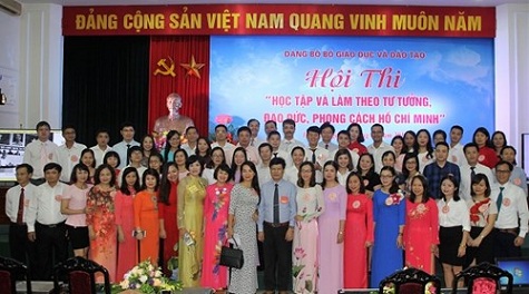 Cadres and party members joined the contest. (Photo: giaoducthoidai.vn)