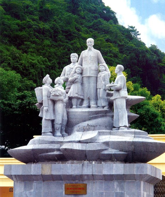 Sculpture on Uncle Ho and ethnic minority groups in the northern mountainous province of Ha Giang  by Nguyen Phu Cuong