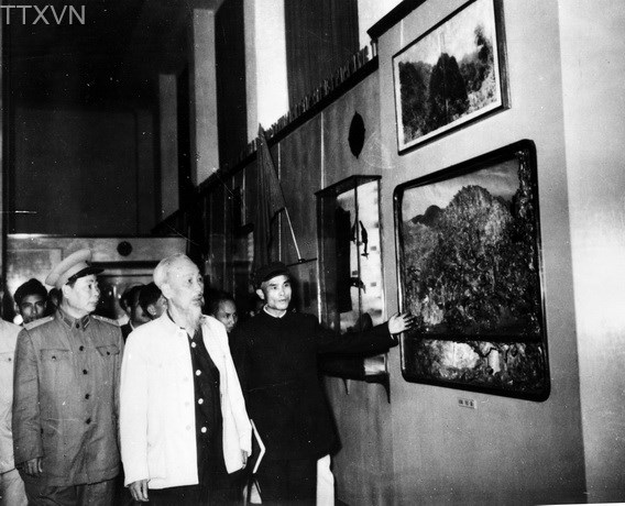 Uncle Ho visited the Museum Institute in the Viet Bac Autonomous Area in 1964.