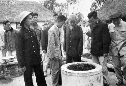 Uncle Ho visited Nam Chinh commune, Nam Sach district, Hai Hung province in 1965.