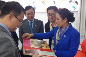 Museum receives Italian books on President Ho Chi Minh