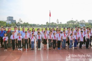 Honoring excellent pupils following Uncle Ho’s teachings