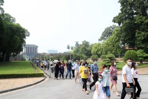 President Ho Chi Minh Mausoleum greets thousands of visitors on National Day