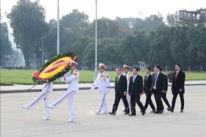 Japanese delegation commemorates President Ho Chi Minh