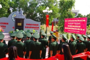 Hai Phong city inaugurates "Uncle Ho with Border Guards" statute