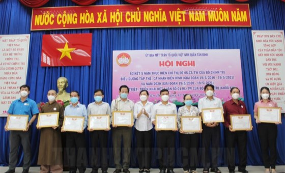 Ho Chi Minh City’s Tan Binh district praises typical collectives and individuals in studying and following Uncle Ho’s example