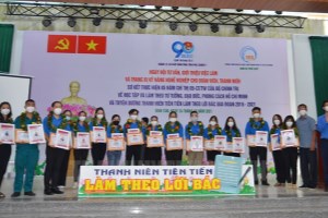 36 outstanding youth in Binh Tan district following Uncle Ho's words honored