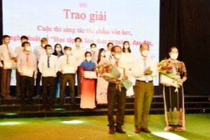 Soc Trang: Outstanding literary and artistic works about Uncle Ho praised
