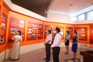 Exhibition on collectives and individuals showing performance in studying and following Uncle Ho’s example
