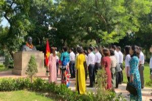 President Ho Chi Minh commemorated on National Day in India