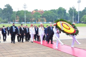 PM of the Republic of Cuba visits President Ho Chi Minh’s Mausoleum