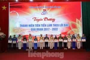 Bac Kan: 39 collectives and individuals honored for following Uncle Ho