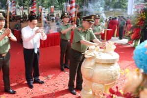 Uncle Ho Statue constructed to mark his affection for public security forces