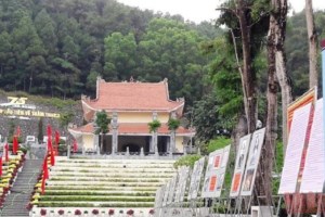 Nearly 350 documentary photos on Uncle Ho on display in Thanh Hoa