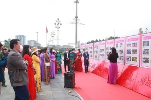 Photo exhibition on Vietnamese women in Uncle Ho’s heart