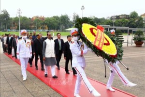 Indian lower house leader pays tribute to President Ho Chi Minh