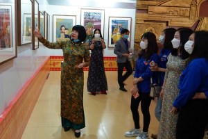 Posters on youth following Uncle Ho’s footsteps on display in Quang Binh