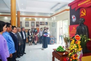 Vietnam Journalists Association visits ATK Dinh Hoa historical relics in Thai Nguyen