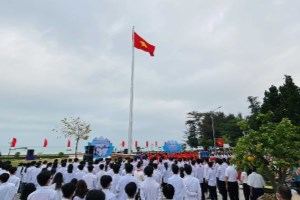 National flag pole inaugurated on Co To Island to mark Uncle Ho’s visit