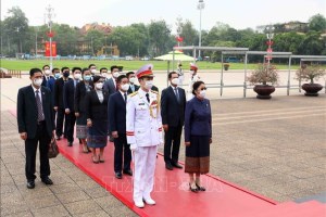 Lao leader commemorates President Ho Chi Minh