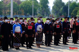 Delegation of 54 ethnic groups pays tribute to President Ho Chi Minh