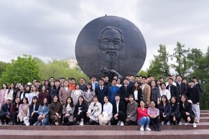 Vietnamese students in Russia mark 132nd birthday of Uncle Ho