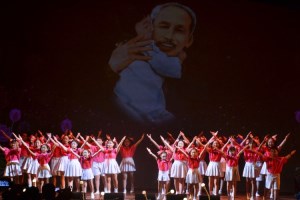 Special art performance honours President Ho Chi Minh at the city named after the President