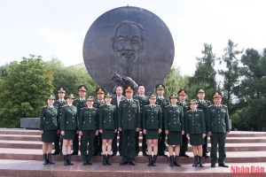 Army Games delegation members pay homage to President Ho Chi Minh in Russia