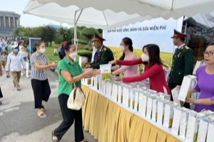 Gifts presented to visitors to Ho Chi Minh Mausoleum on National Day