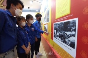 Exhibition opened to mark 65 years of Uncle Ho’s visit to Quang Binh