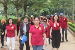 HCMC’s outstanding individuals visit Uncle Ho’s hometown