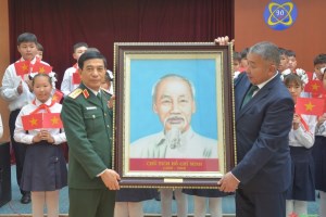 Vietnamese Minister visits school named after President Ho Chi Minh in Mongolia