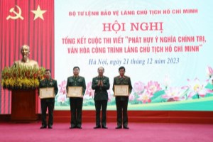 Writing contest on promoting political significance of Ho Chi Minh Mausoleum grants awards
