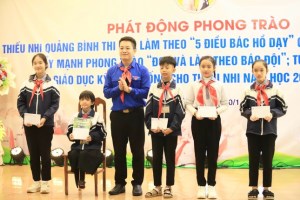 Quang Binh children emulate to follow Uncle Ho