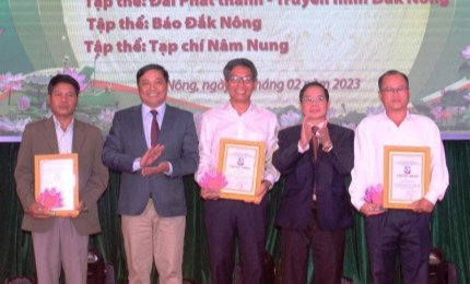 Dak Nong awards prizes for artistic works on Uncle Ho