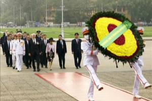Australian leader commemorates President Ho Chi Minh